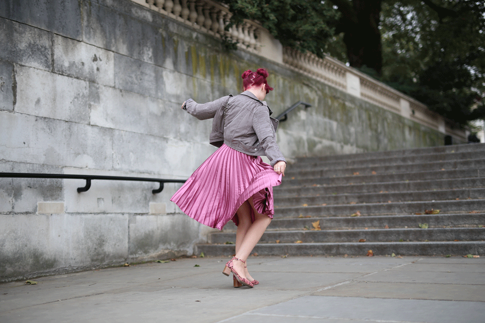 paige-joanna-asos-pleated-skirt-lfw-gif