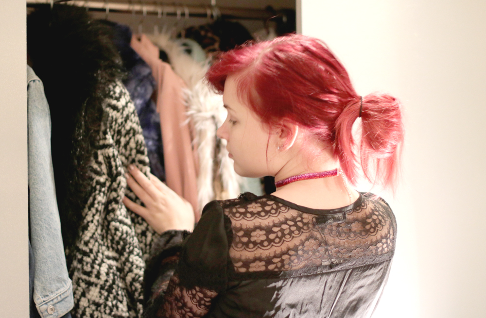 paige-joanna-trying-things-on